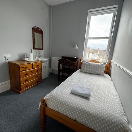 The Elms Guest House Bristol Filton Екстер'єр фото
