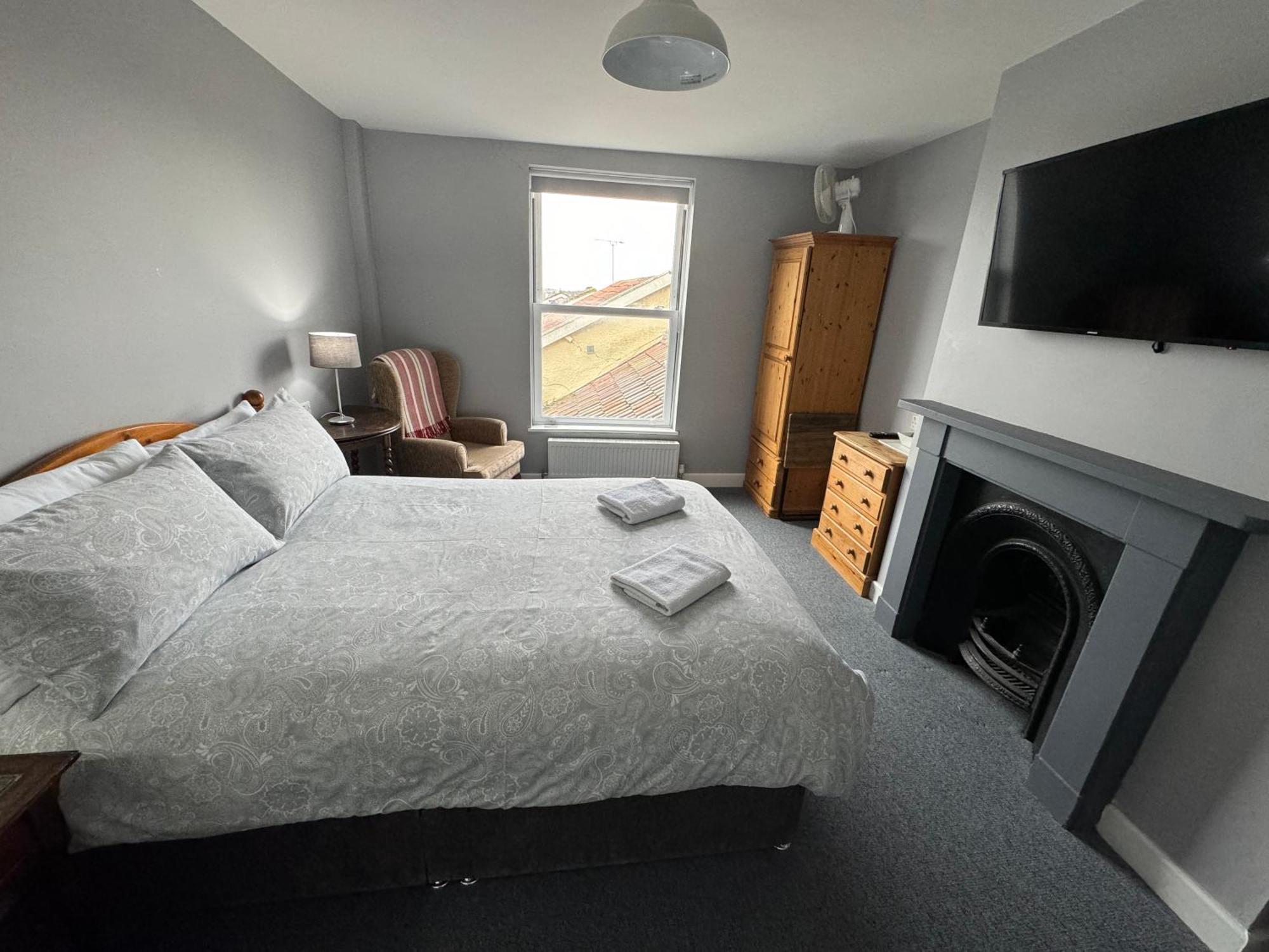 The Elms Guest House Bristol Filton Екстер'єр фото