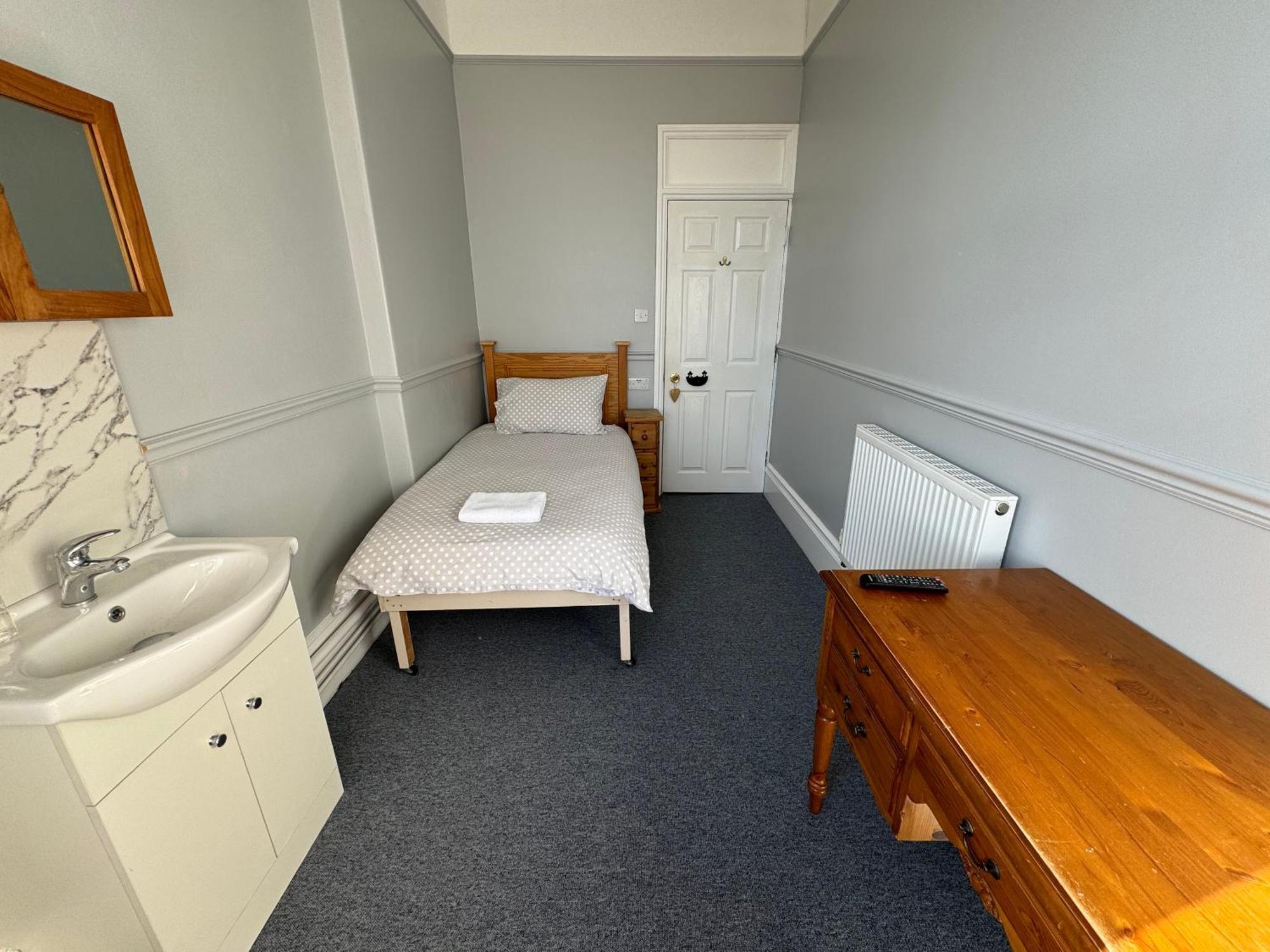 The Elms Guest House Bristol Filton Екстер'єр фото