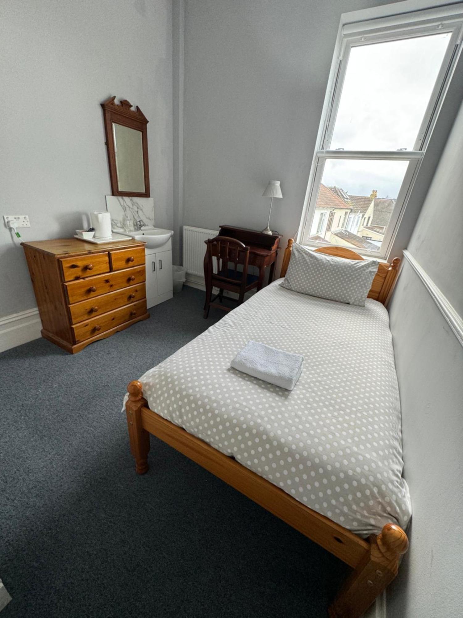 The Elms Guest House Bristol Filton Екстер'єр фото