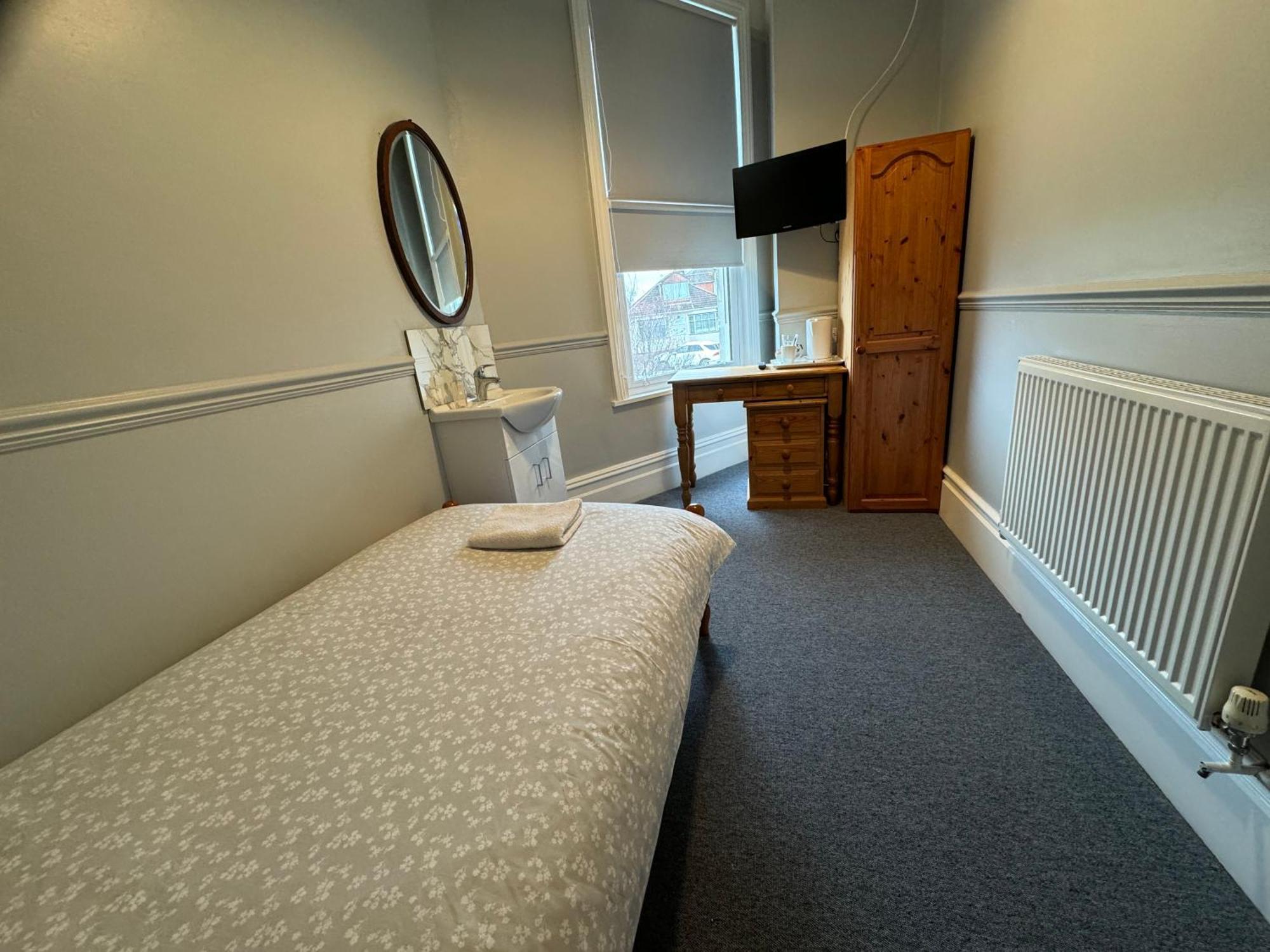 The Elms Guest House Bristol Filton Екстер'єр фото