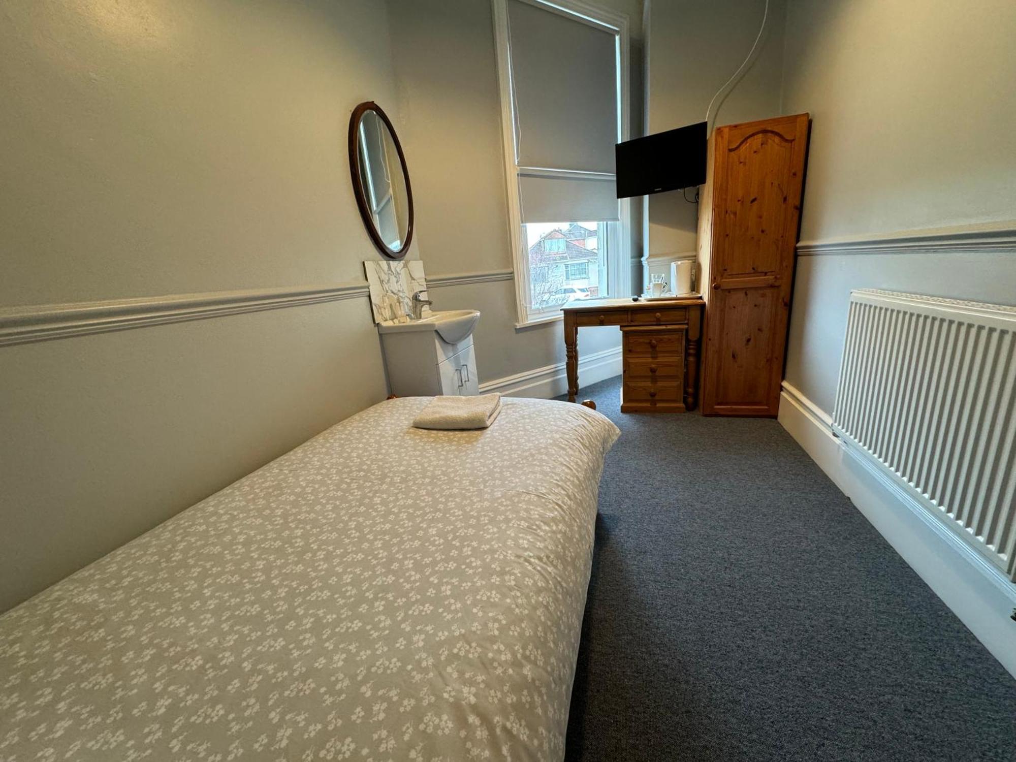 The Elms Guest House Bristol Filton Екстер'єр фото